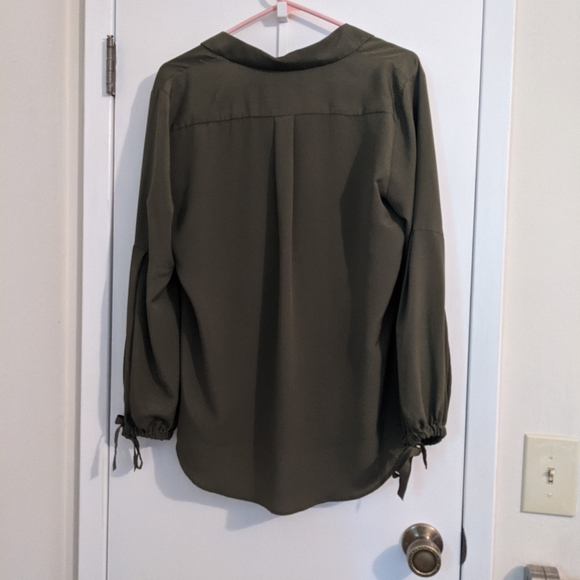 Banana Republic Blouse with Gathered Wrist Detail - Picture 6 of 6